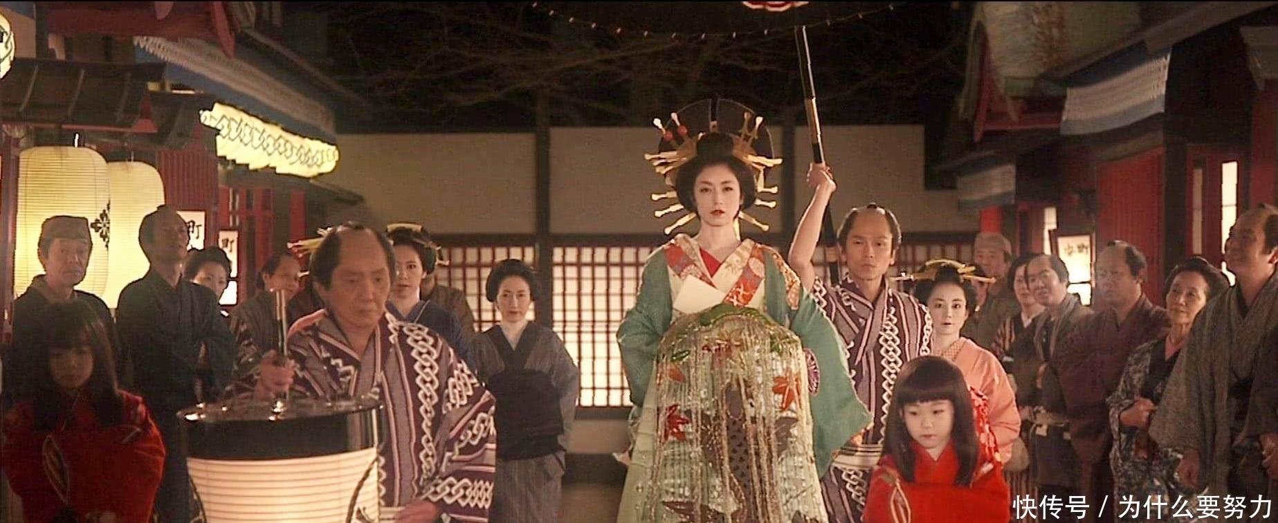 传位|天皇还很年轻，还能生儿子，为何就迫不及待传位给才5岁的女儿