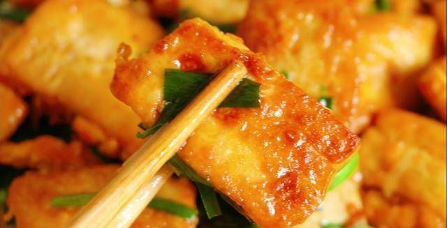 1小勺|豆腐里打2个鸡蛋,简单一炒,老公孩子最喜欢,每次上桌都吃光光