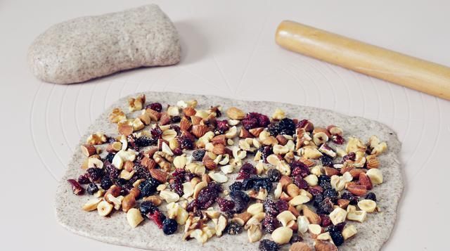 发酵|夏天做面包,直接法又快又顺利,干果多的软欧,越嚼越香还无油