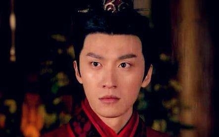 将军问:我能否当上皇帝吗?算命先生:你身后