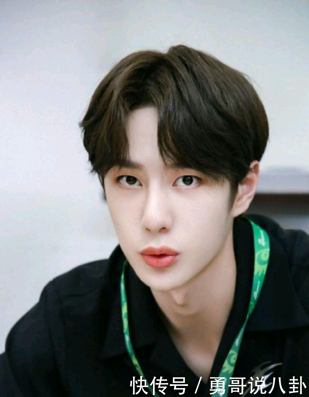 高强度|乐华旗下艺人都是如此高强度工作18岁的黄明昊直言,想“逃跑”