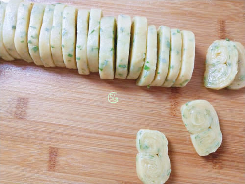 简单|这才是面粉最解馋做法,不烤不炸,简单一做,咸香酥脆,孩子爱吃