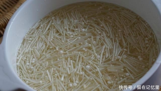 大热天|大热天,西红柿和它是绝配,每天一碗,清热解暑,精神过夏天