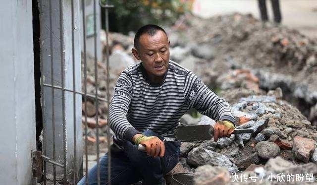  男子|汶川地震痴情男子，骑车带“亡妻”尸体回家，12年过去怎么样了？