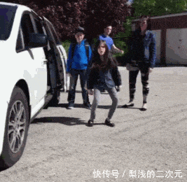 误会|妹子,你的外套是画上去的么,真是个性呀,离远看还真容易误会呢