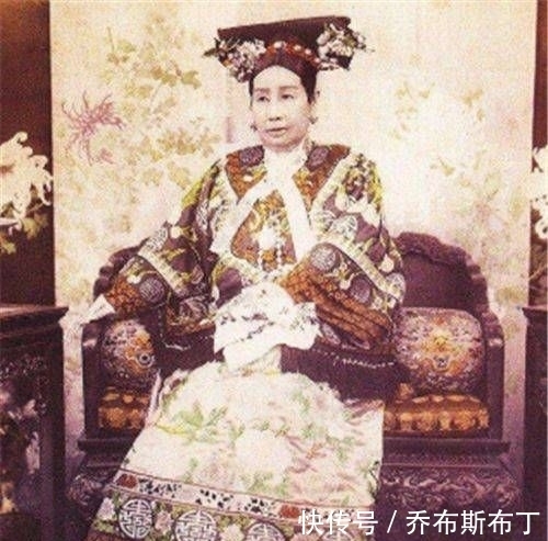 满族的姓氏|清亡后,皇室贵族都改了什么汉姓?他们离我们很近,那英是贵族后