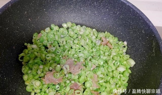  好吃|打卤面怎么做才鲜美？原来是在卤里加了它，汤鲜味美，好吃没够！