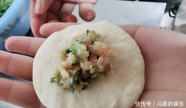 人成|自己做的包子,对比别人做的包子,简直就是买家秀与卖家秀的区别