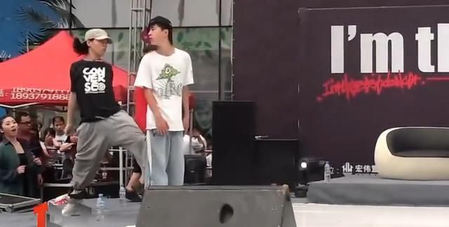 认出|街舞:王一博十年前对手再对决,加入张艺兴战队,时隔久远没认出