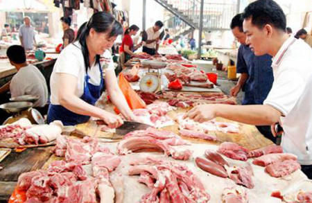 猪肉|牛肉为啥挂着卖,猪肉却摆着卖今天终于明白,原来暗藏“猫腻”