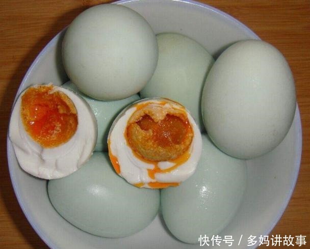 沙流油|腌咸鸭蛋时,直接腌是错的!多做1步,个个都起沙流油,真香