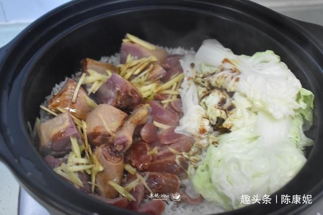 腊鸭腿腊肠|母女俩的午餐简单到只有一锅饭,晒到朋友圈,没想到都说想蹭饭