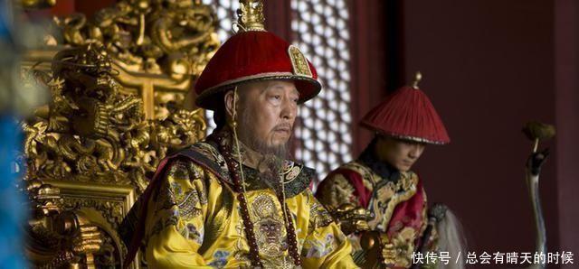 玄孙|他是乾隆帝的第七代玄孙,藏有一本宫廷秘籍,每年穿龙袍祭祖!