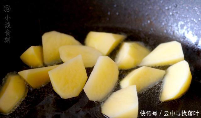  土豆一起烧|7月豇豆火了，遇见来10斤，和土豆是绝配，吃不完还能晒干冬天吃