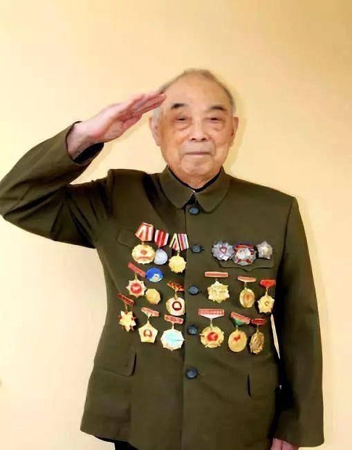 郭兴|双枪李向阳原型,身上三把手枪,10发7中,背后故事令人垂泪