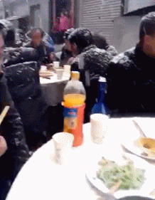 GIF|搞笑GIF:我喝了,你随意,不醉不归