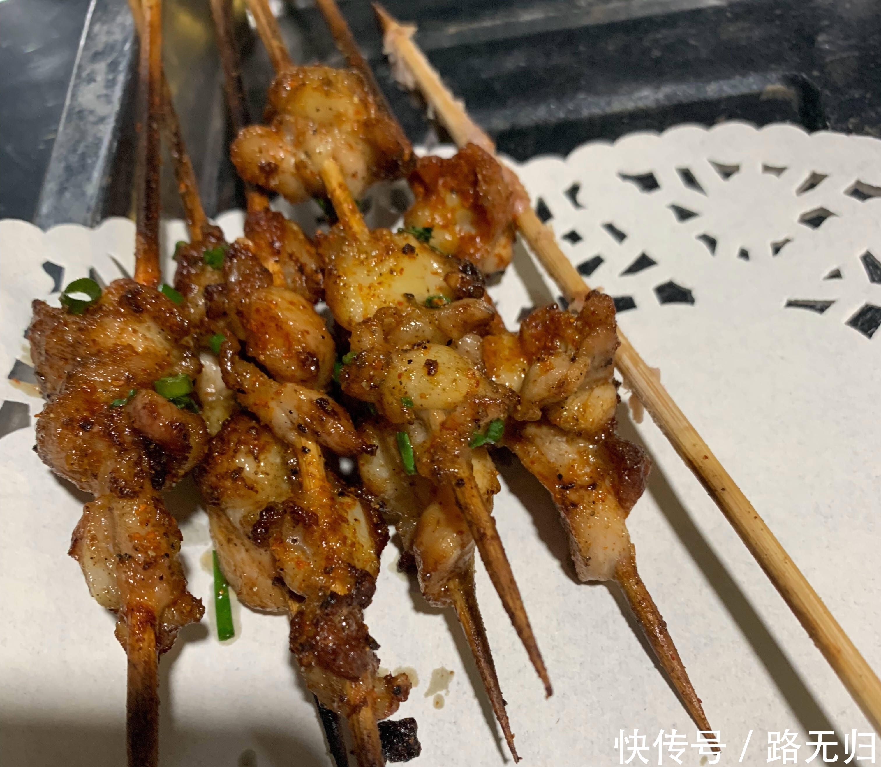 富家|奇闻：富家女孩吃烧烤包场，瞧到价格却蒙了，网友：“人傻钱多”