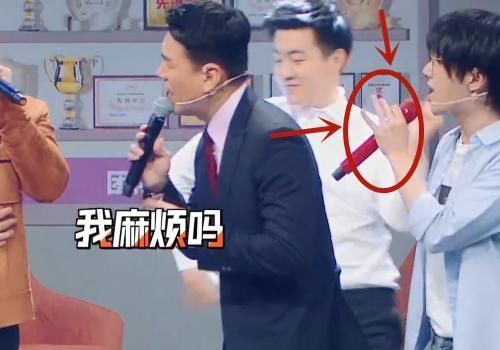  人心|《王牌》嘉宾一起唱歌，华晨宇偏在话筒上抢镜，原因让人心生敬意