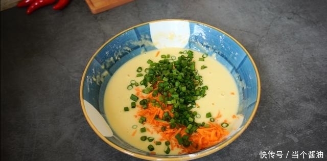 面粉|早餐别出去买了,4个鸡蛋1碗面粉,5分钟做好早餐,懒人必备