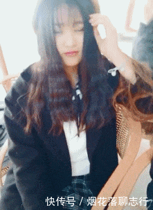  幽怨|妹子，你看到了什么，眼神这么幽怨，你也觉得旁边的小哥哥很娘嘛