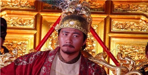 称帝|朱元璋称帝后,2个发小进宫讨官,一个封官,另一个为何被砍头?