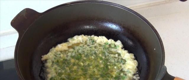 家庭美食|蒜苗炒鸡蛋,先炒蒜苗还是鸡蛋教你小技巧,味道鲜上鲜,太香了