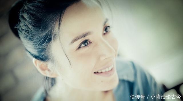 江珊|靳东:两次爱上离婚女,不顾家人反对娶了二婚女,如今很幸福!