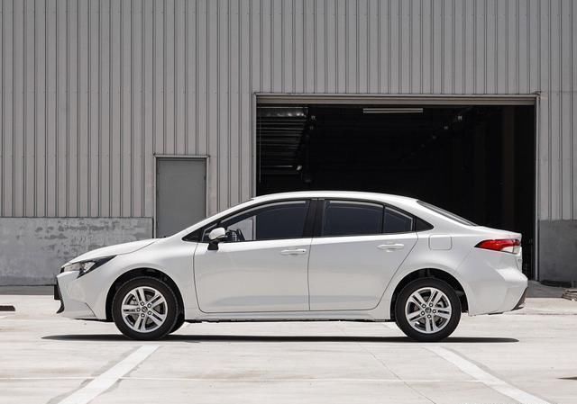 不贵|丰田黑马归位,发动机比本田强,油耗41L还不贵,6年卖出100w辆