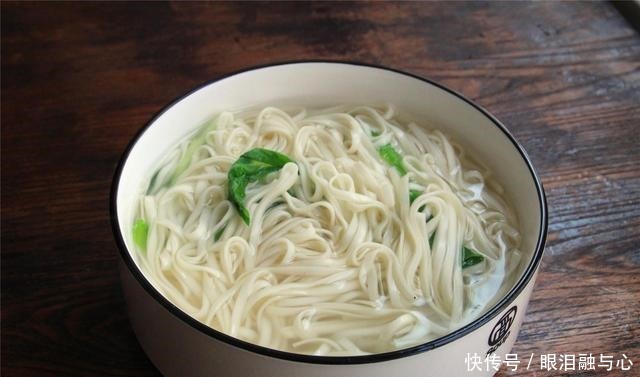 开胃|挂面这样做才好吃,酸辣开胃又营养,做法简单,学会了不用叫外卖