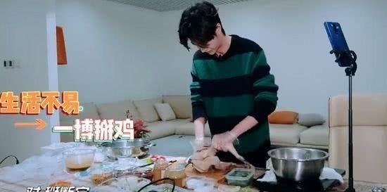帮手|大张伟王一博在线挑战厨艺,一个让妈妈当帮手,一个状况频出