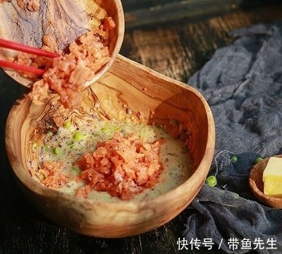  鱼法|香煎三文鱼饼 #非常规创意吃鱼法#