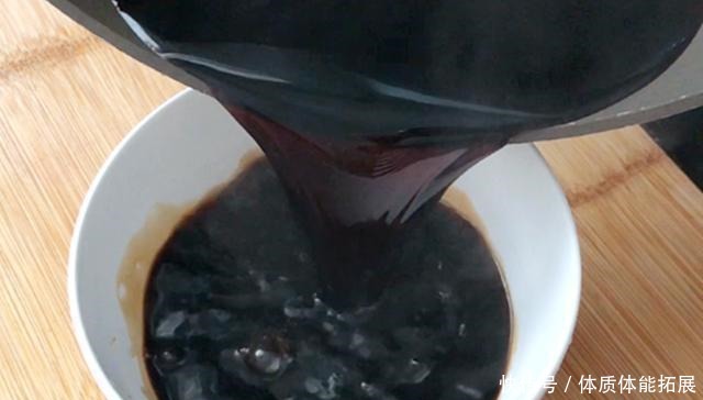 腌制|“腌糖醋蒜”只加糖和醋那就错了,少了它,蒜苦涩难吃还易坏