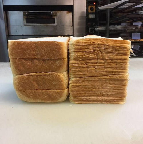 牛肉|米其林厨师炫耀刀工,面包切88片,中国拉面师傅默默地拿起了牛肉