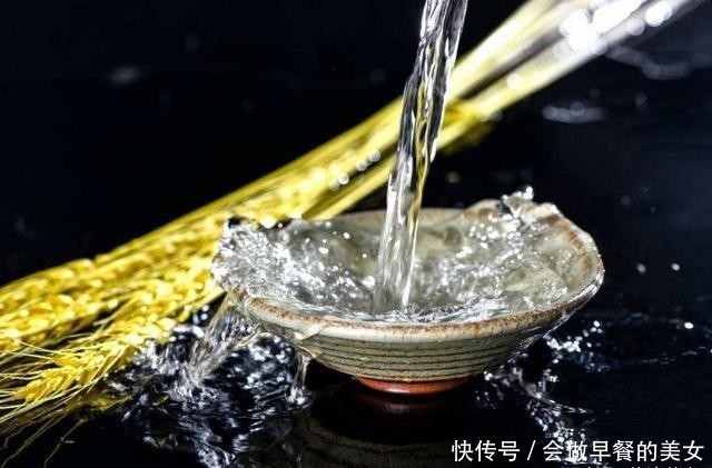 三人|李白的“对影成三人”是名句，余秀华写首诗调侃，网友评：有才华