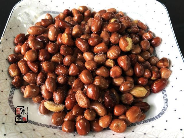 爷爷|爷爷生日,菜刚端上桌嫂子坐下就吃,姑姑停!老人还没动筷子