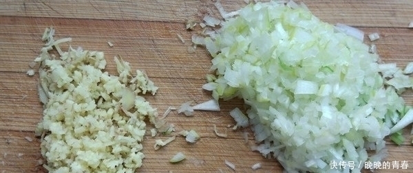 入味|包韭菜鸡蛋饺子,千万不要直接拌馅,多加1步,饺子更香,更入味