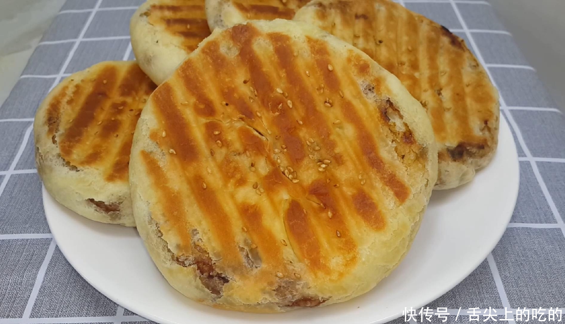 念念不忘|烧饼别买着吃了,加几勺酱料,外皮焦脆又多层,吃过就念念不忘