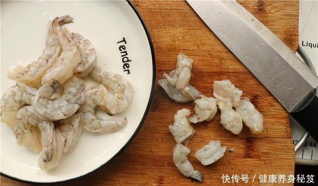  每次|秋天多给孩子做这馅的饺子，鲜美入味，每次煮一大锅，百吃不厌