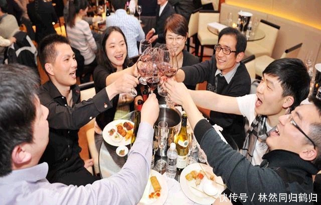 同学会|宝妈带5岁女儿参加同学会,结束后发现被踢出群,网友:咎由自取