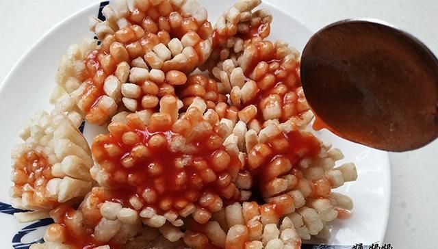  清炒|我家杏鲍菇从来不清炒，裹点淀粉这样做比肉更香，刚上桌就吃完了