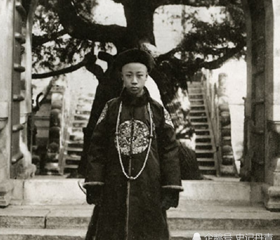 末代皇帝|晚清末代皇帝溥仪墓地:坟冢低矮,一妻一妾相伴左右!