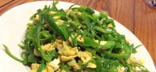  小编知道|青椒炒蛋先放青椒还是先放蛋？很多人不知道，难怪鸡蛋不嫩不入味