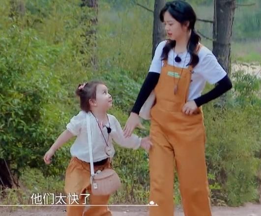 小女孩|小女孩对谭松韵说回家找妈妈,看清她下意识反应,粉丝太心疼