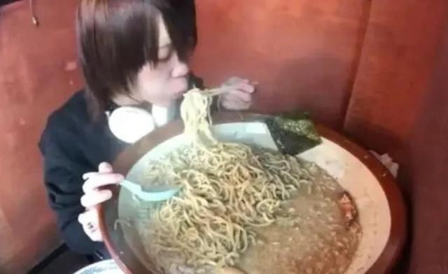 服务员|大胃王为证明没“假吃”,一次吃80斤面条,却被服务员揭穿