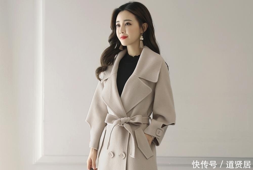 美的|在强调一次穿大衣别搭阔腿裤,看看下面女人怎么穿,美的与众不同