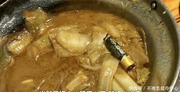 捞起来|男子吃火锅，发现火锅里面不寻常，捞起来看清后，飞奔去医院