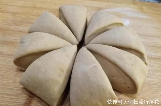 嘴里|枣泥馒头新做法,香甜松软,我有小妙招,吃到嘴里全是枣味!