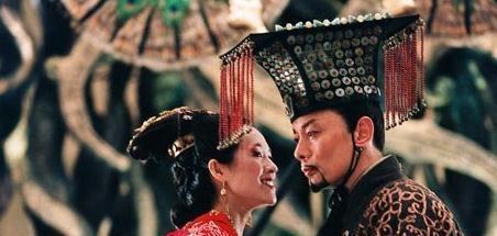 皇后|她13岁嫁皇帝，26岁竟靠抽签当上皇后，一生扶持了3位皇帝