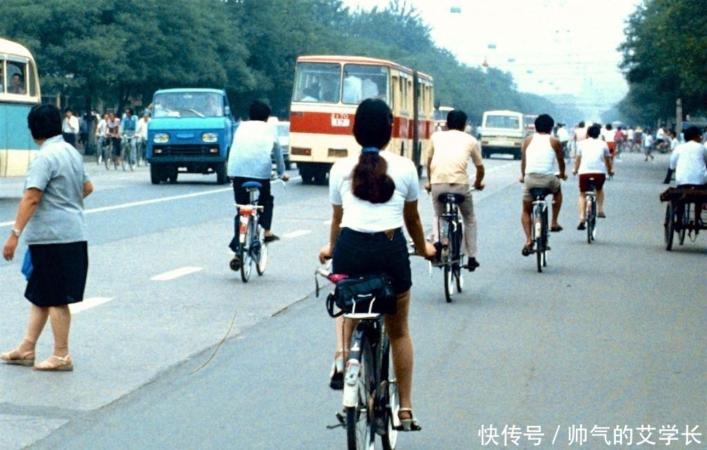  中国|中国旧影1980年代, 夏季街头的靓丽女子