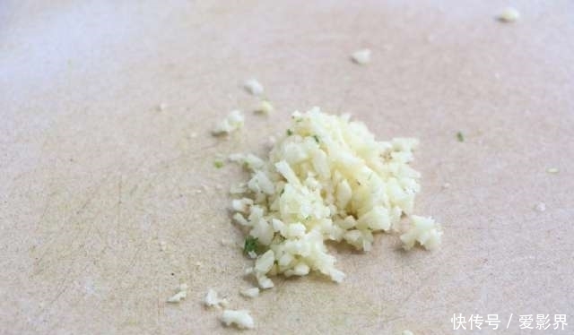  上桌|秋天女儿最爱的素菜，便宜又营养，1周准吃3回，上桌两三下吃光